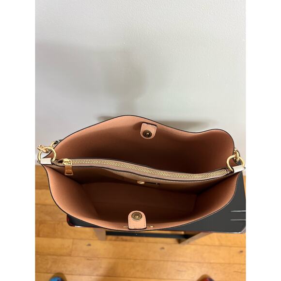 Coach Beige and light tan Shoulder Bag with matching wallet - Picture 12 of 16